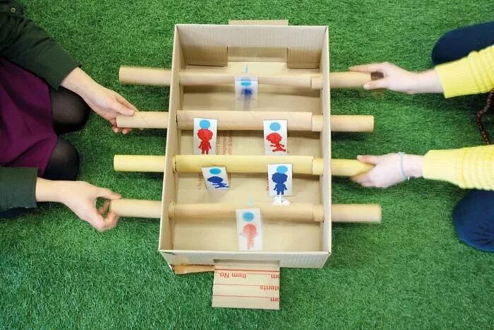 Поделки самоделки игры своими руками Makedo Cardboard Foosball Table Diy cardboard, Foosball, Foosball table