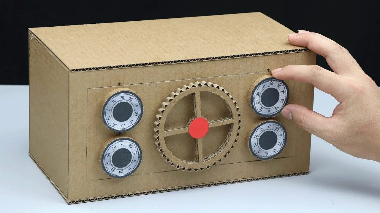 Поделки самоделки из картона How to Make a Safe with Dialing Combination Lock from Cardboard Diy for kids, Es