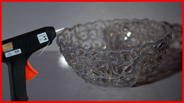 Поделки самоделки из клея Como fazer um cestinho usando cola quente! Garrafas de vidro, Recipiente de vidr