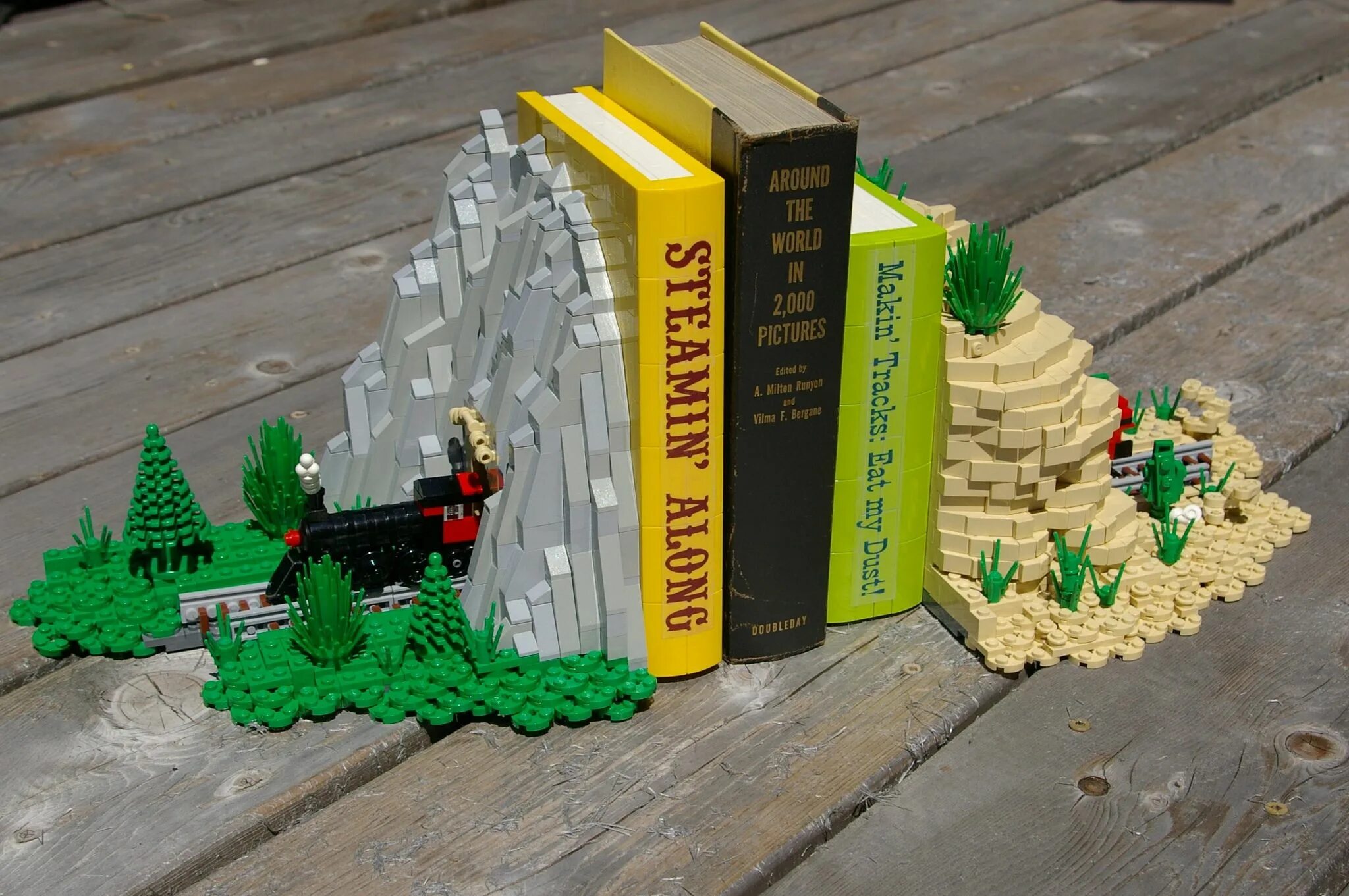 Поделки самоделки из лего 2012 - lego microscale train bookends Lego diy, Lego decorations, Lego books