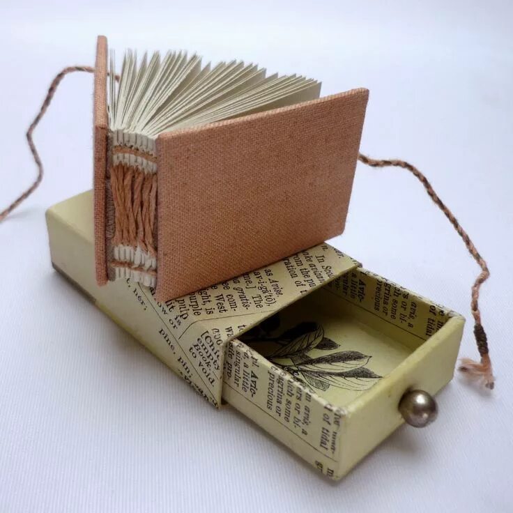 Поделки самоделки книги Pin on referentes libros Matchbox crafts, Handmade books, Matchbox art