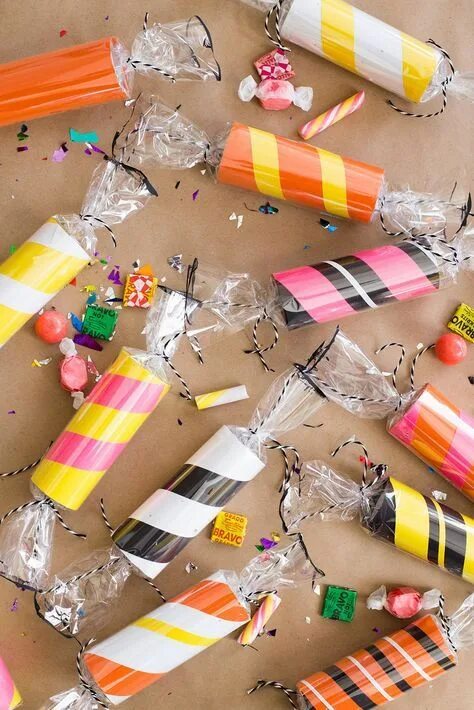 Поделки самоделки конфеты DIY toilet paper roll candy garland Candy christmas decorations, Candy crafts, C