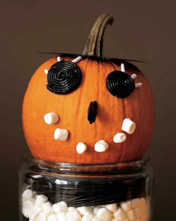 Поделки самоделки на хэллоуин 16 Ways to Get the Kids Excited for Halloween Fun halloween decor, Pumpkin decor