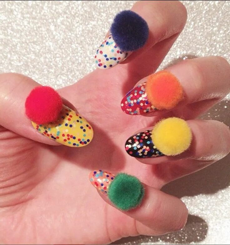 Поделки самоделки ногти Pom-Pom Nails Will Fill Your Nails With So Much Joy Unhas, Unhas decoradas, Unha