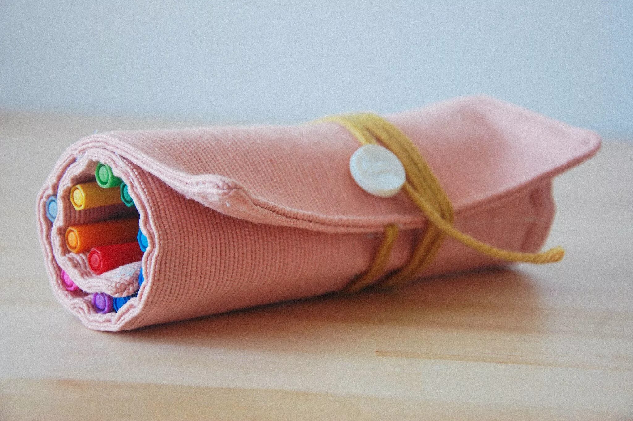 Поделки самоделки пенал well it's okay: DIY PEN + PENCIL ROLL-UP Pencil roll, Diy pencil case, Diy penci