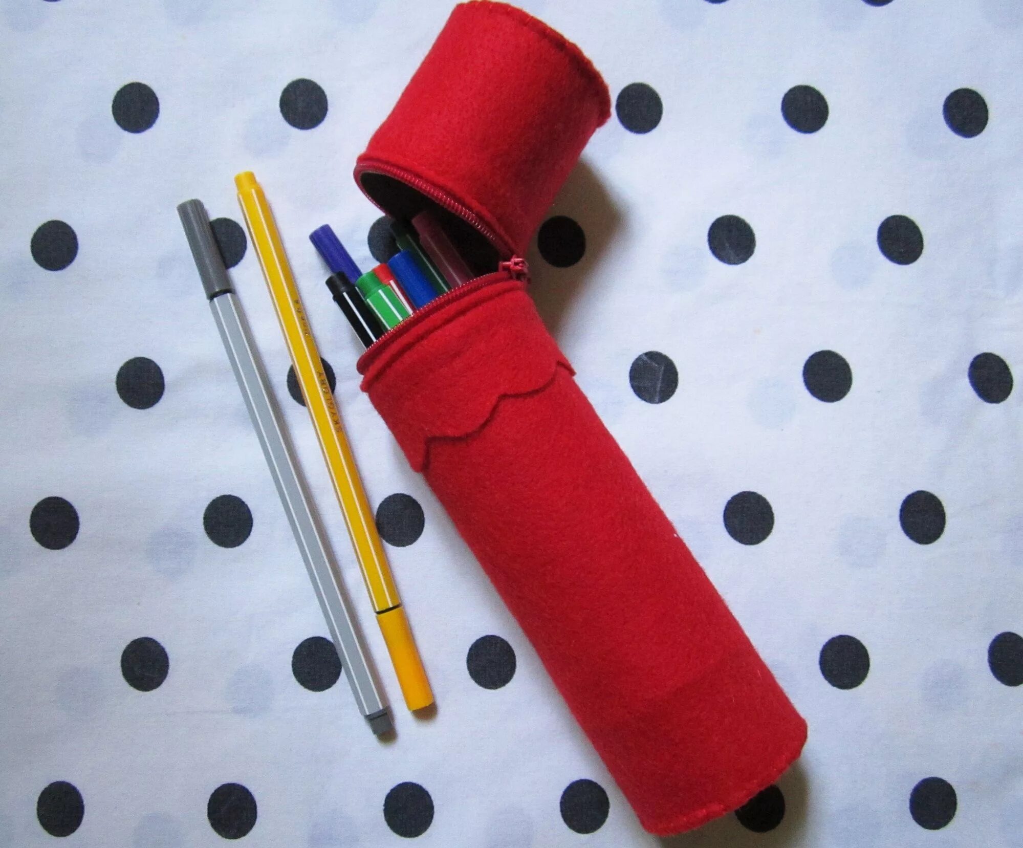 Поделки самоделки пенал Estojo/porta lápis reciclado, feito com rolo de papel higiênico! #portalapis #re