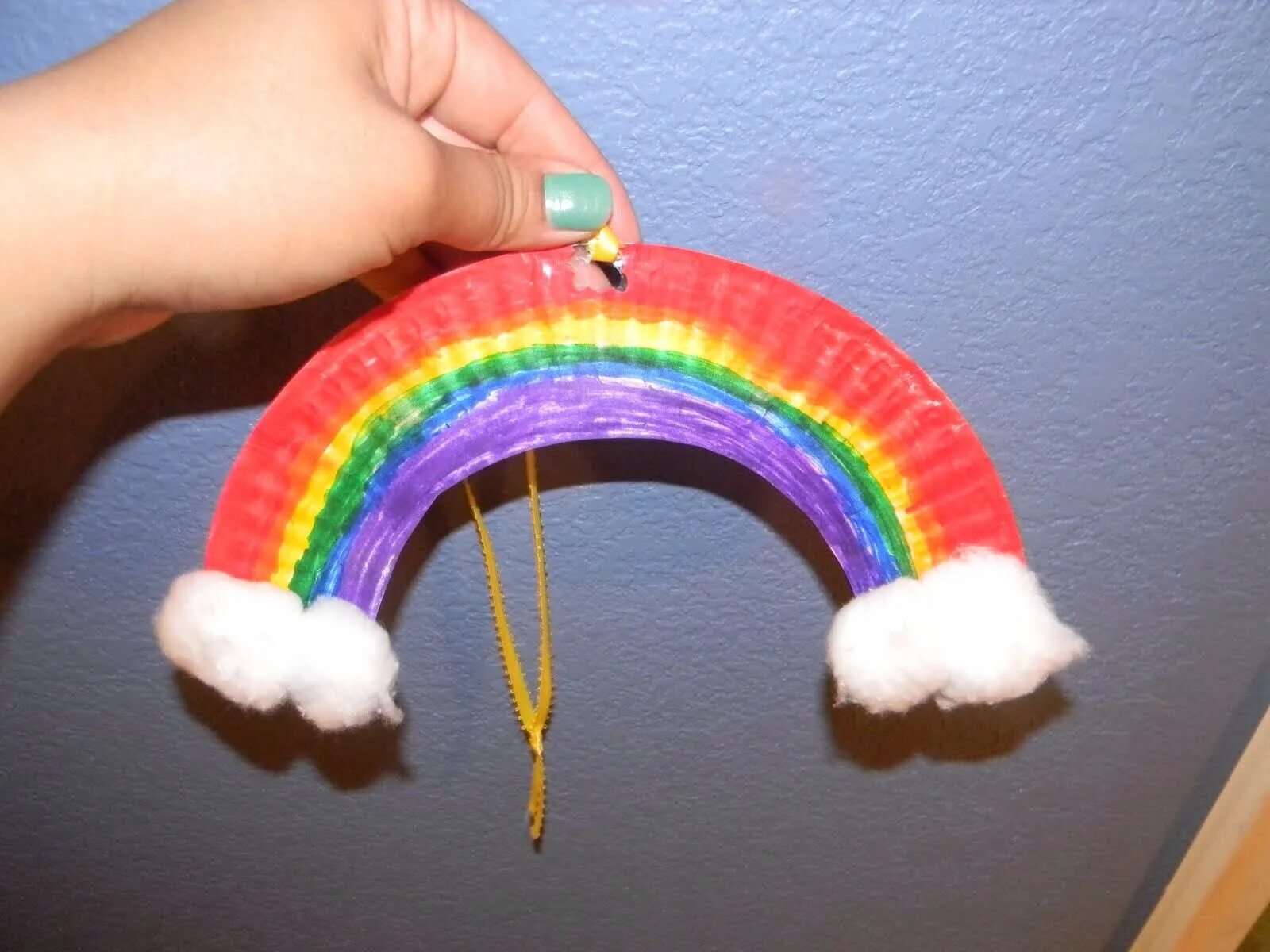 Поделки самоделки радужные Easy rainbow paper plate craft, use cotton balls and markers Rainbow crafts, Pap