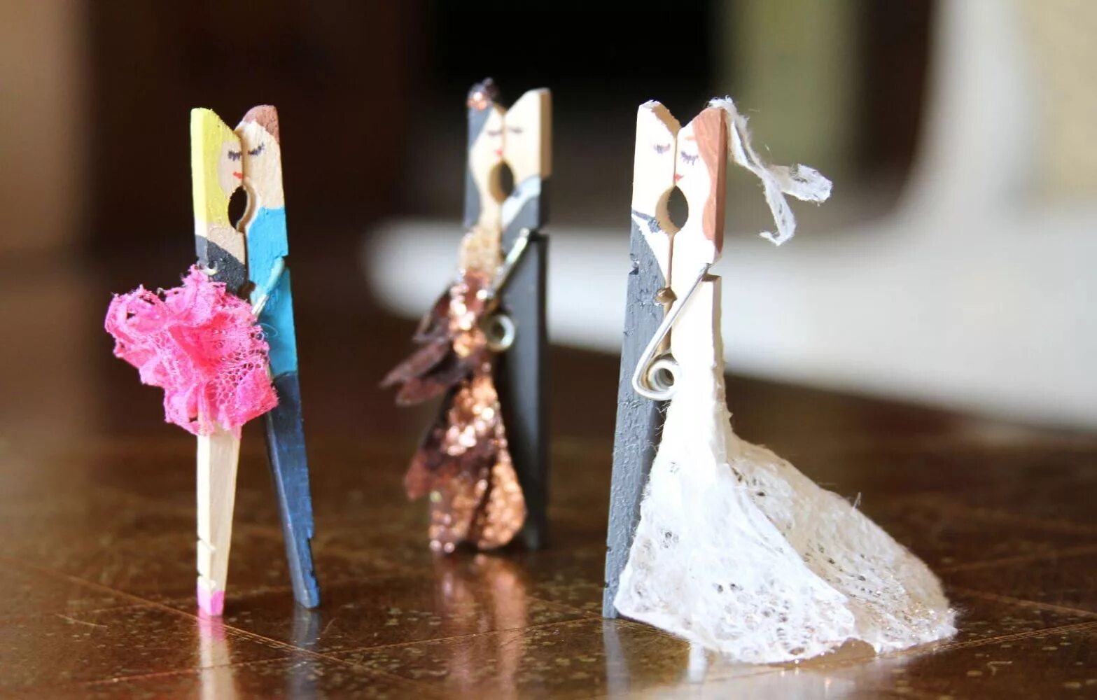 Поделки самоделки штучки DIY- Repurposed Kissing Clothes Pin Couples Clothes pins, Clothes pin crafts, Cr