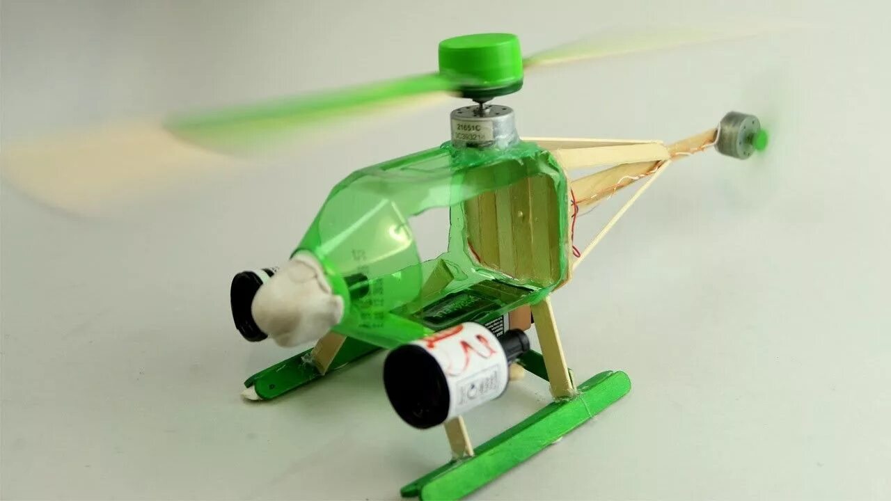 Поделки самоделки ютуб Como fazer um Helicóptero Eléctrico com Garrafa PET Şi̇şe, Helikopter, Oyuncak