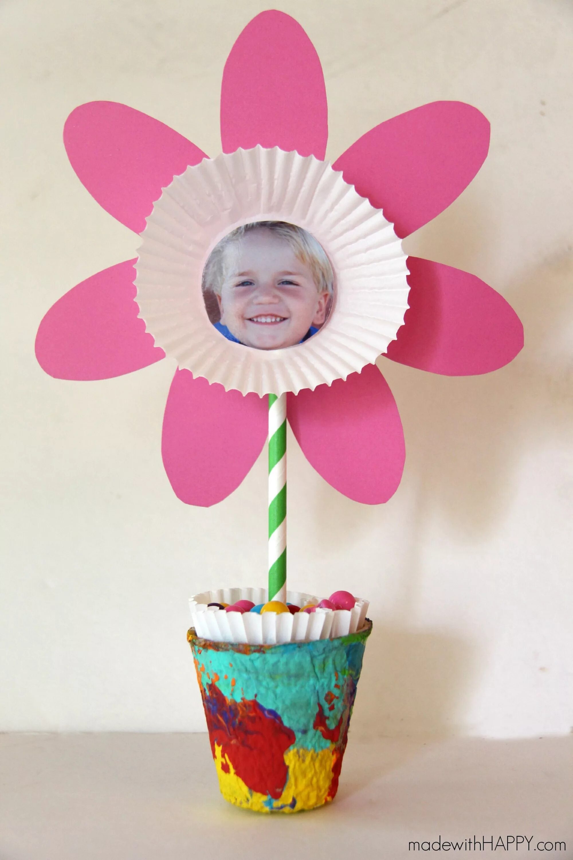 Поделки сделанные детьми фото Picture Flower Kids Craft + Free Printable Flower Kids crafts free, Mothers day 