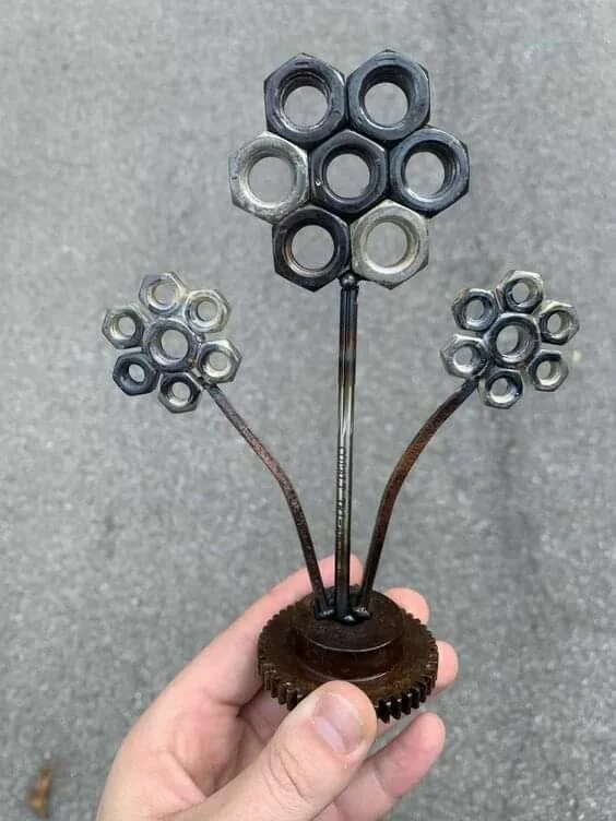 Поделки сварщика своими руками фото Pin on metal Welding art, Metal flowers, Welding crafts