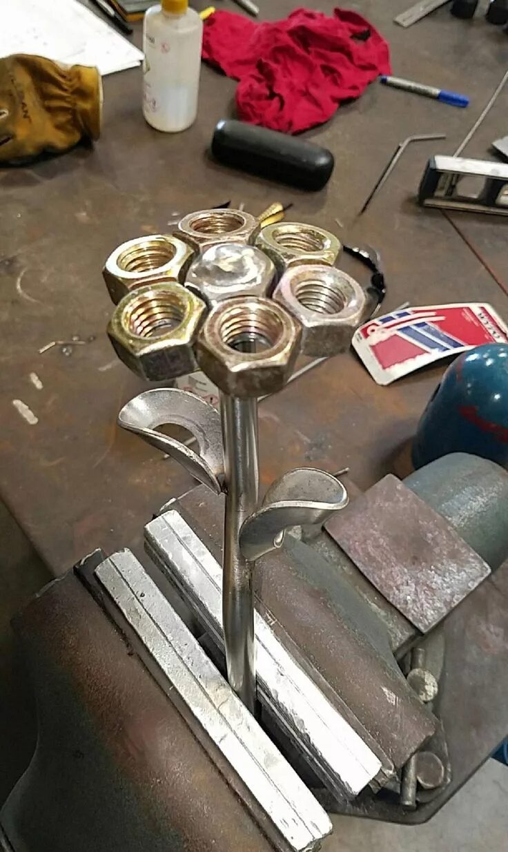 Поделки сварщика своими руками фото Welded metal flower made for me by my boyfriend. Welded art for her. #weldporn #