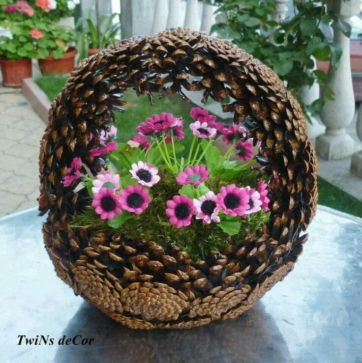 Поделки своими руками фото видео Diy ideas Pine cone art, Pine cone decorations, Pine cone crafts