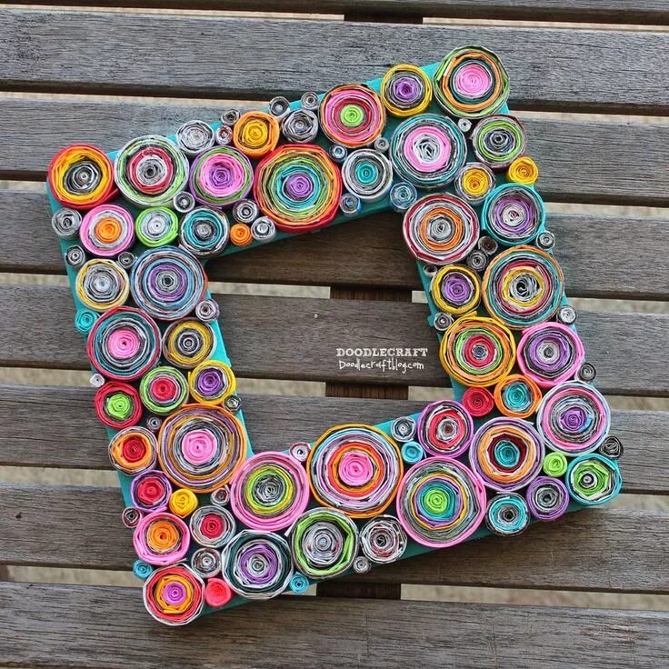 Поделки своими руками из подручных фото Upcycled Rolled Paper Frame DIY Craft!