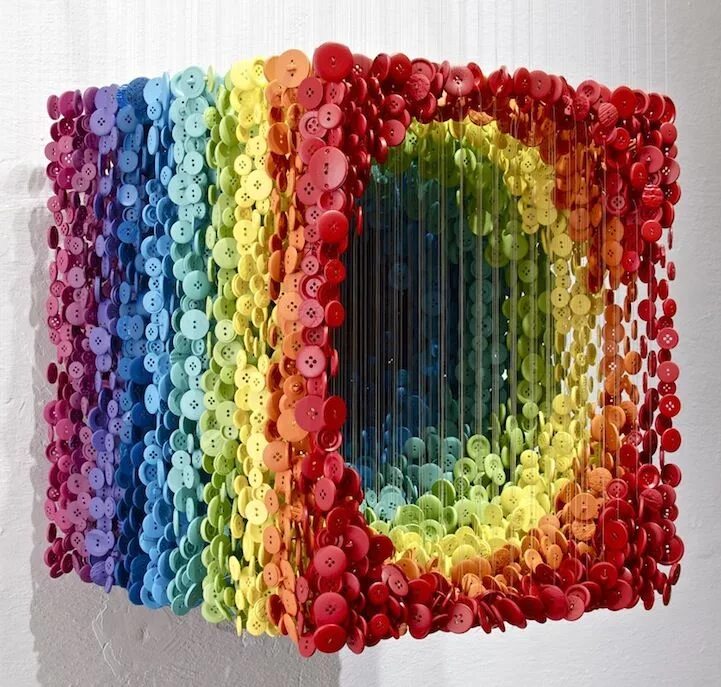Поделки своими руками из подручных фото Incredible Spatial Sculptures Using Colorful Suspended Buttons Искусство из пуго