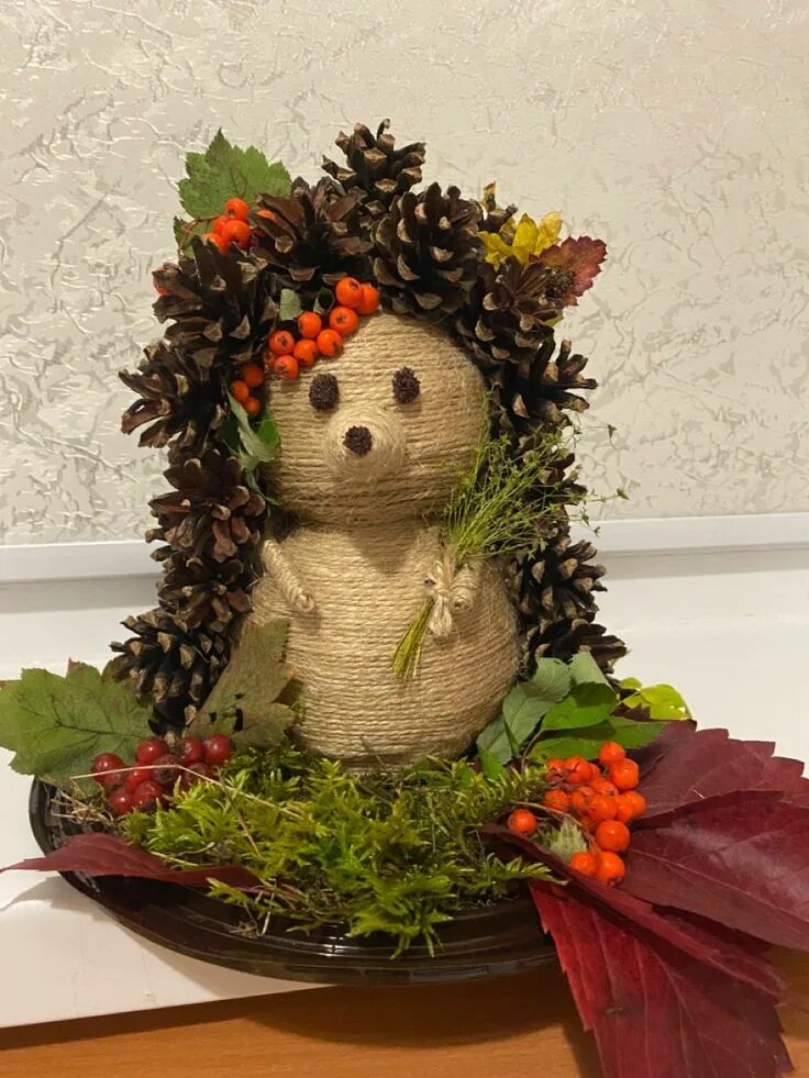 Поделки в школу фото Осенний Ёжик Christmas bows diy, Christmas crafts diy, Flower decorations diy