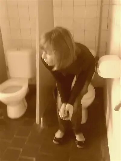 Подглядывание в туалете ссср фото школа Картинки КАМЕРА В ШКОЛЬНОМ ТУАЛЕТЕ ДЕВУШКИ