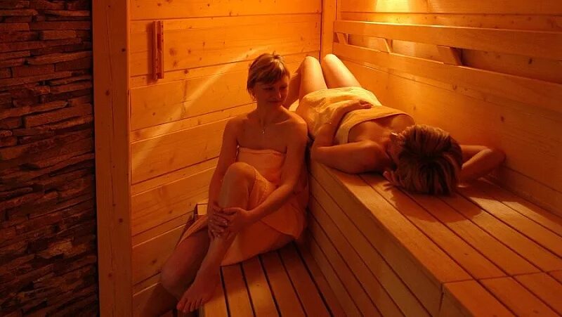 Подглядывать в бане фото Den saunování proběhne po celé České republice i na Slovensku WellnessNoviny.cz