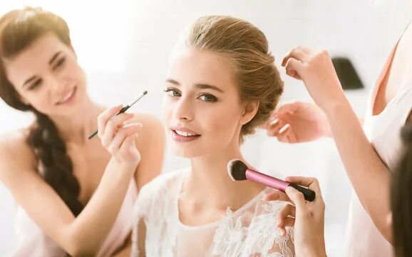 Подготовка к макияжу Bridesmaids Makeup Зображення - огляд 9,257 Стокові фото, векторні зображення й 