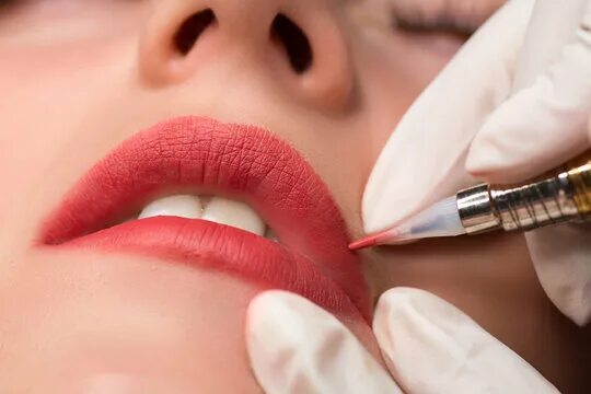 Подготовка к перманентному макияжу губ Permanent Makeup Lips Зображення - огляд 9,314 Стокові фото, векторні зображення