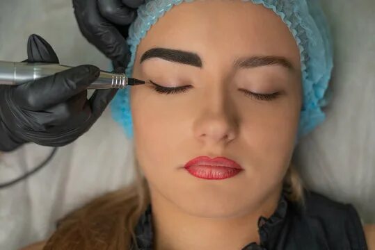 Подготовка к перманентному макияжу век Permanent Eyeliner Зображення - огляд 2,550 Стокові фото, векторні зображення й 
