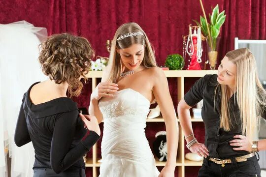 Подготовка к свадьбе фото Seamstress Wedding Изображения: просматривайте стоковые фотографии, векторные из