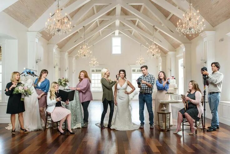 Подготовка к свадьбе фото What Order Should I Hire My Wedding Vendors In? - Chicago Style Weddings Wedding