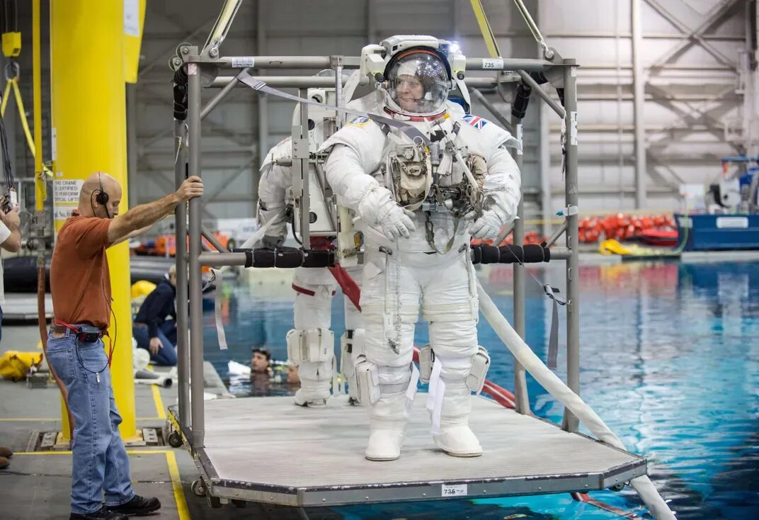 Подготовка космонавтов фото In Pursuit of the Perfect Spacesuit Smithsonian