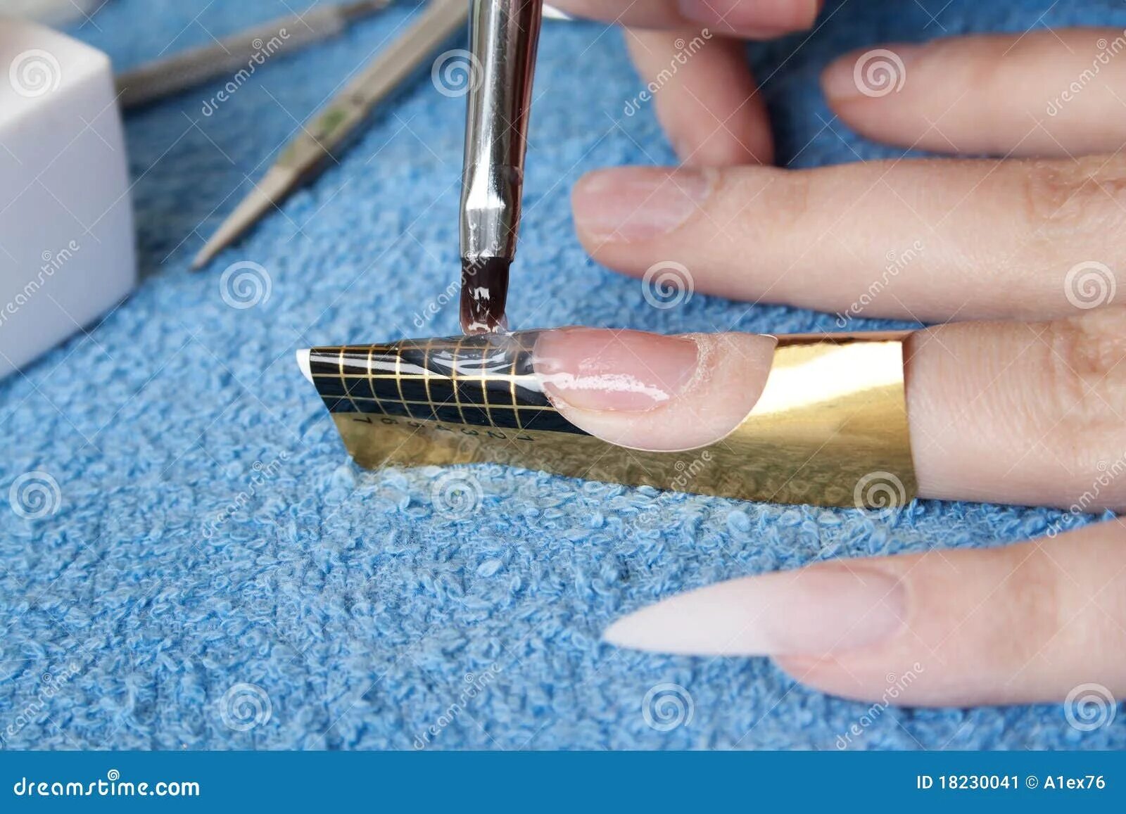 Подготовка ногтя перед наращиванием с фото Manicure stock image. Image of beautician, beautiful - 18230041
