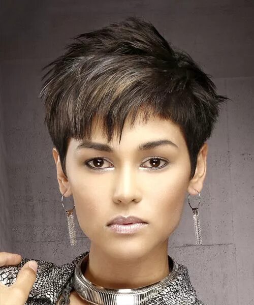 Подходящие короткие стрижки 60 Pixie Haircuts That Are Cute And Flattering In 2024 Dark brunette hair, Short