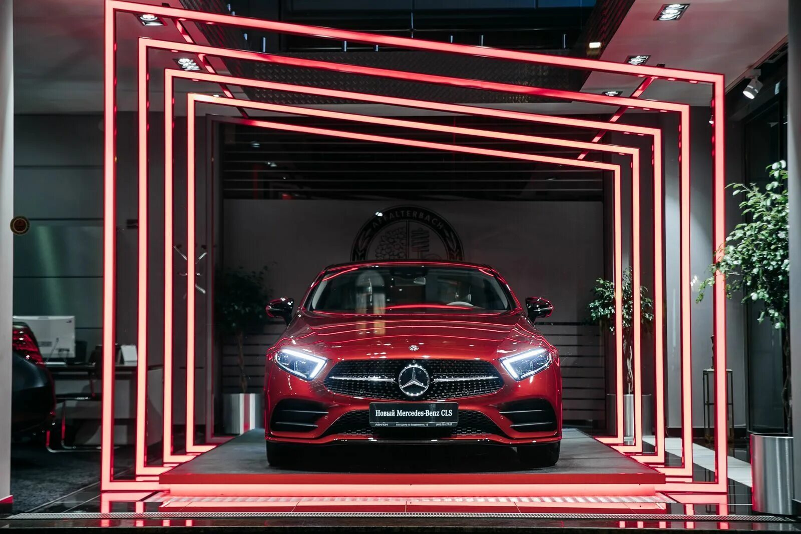 Подиум авто восточная ул 1а фото Pin by Rosane on Iluminação loja carros Car showroom design, Garage design, Show