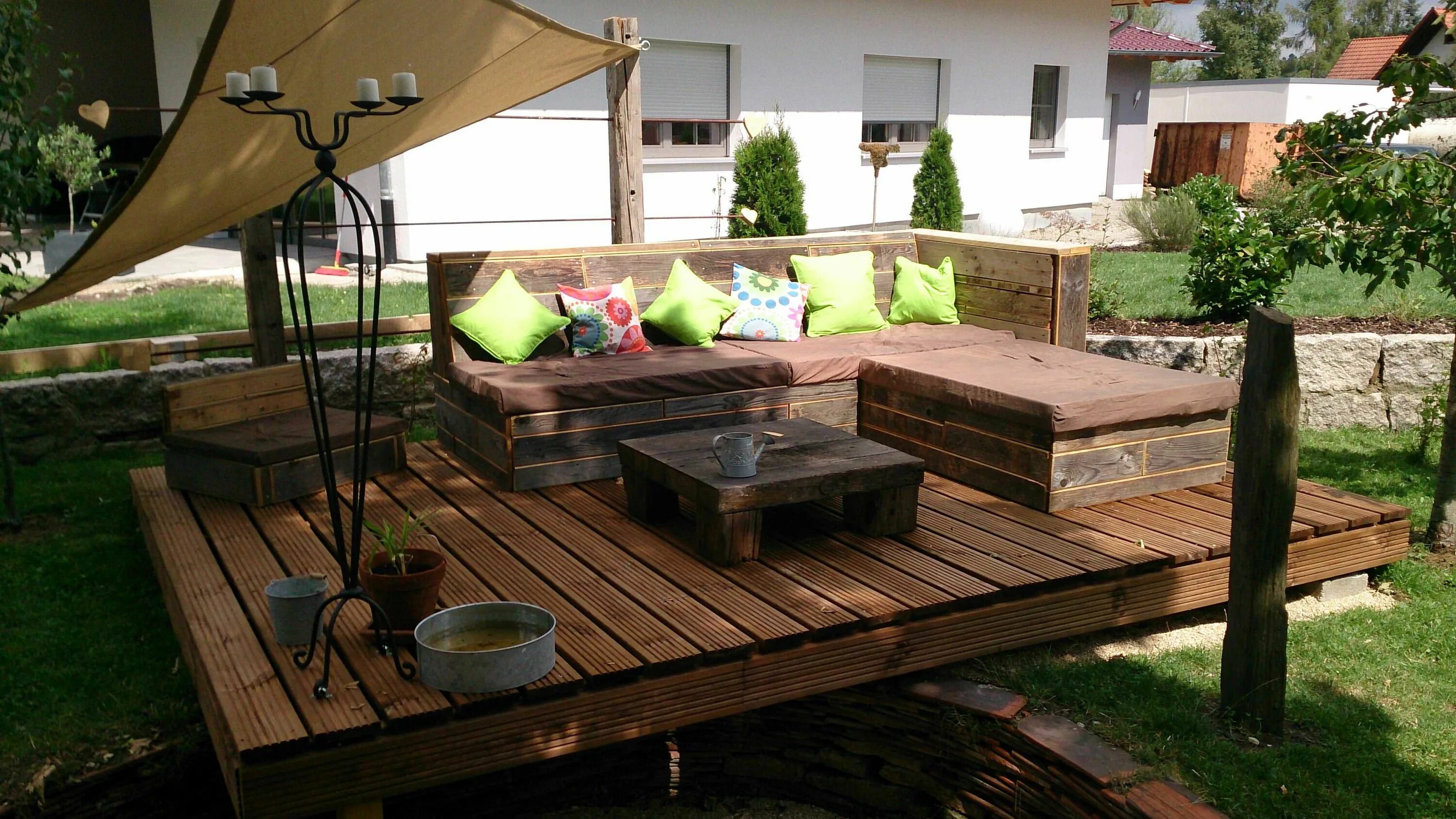 Подиум для беседки своими руками Pallet Deck & Lounge Area * 1001 Pallets Pallet decking, Pallet furniture outdoo