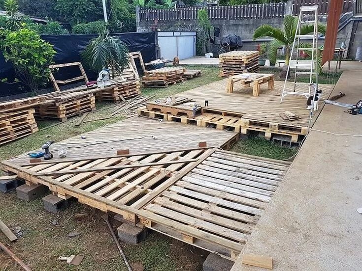 Подиум для беседки своими руками DIY Wooden Pallets Garden Deck Plan Wood Pallet Furniture Pallet vloeren, Pallet