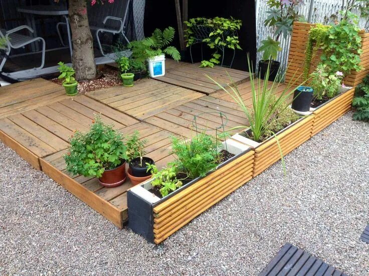 Подиум на даче своими руками Terrace & Planters Made From Pallets * 1001 Pallets Easy landscaping, Easy backy