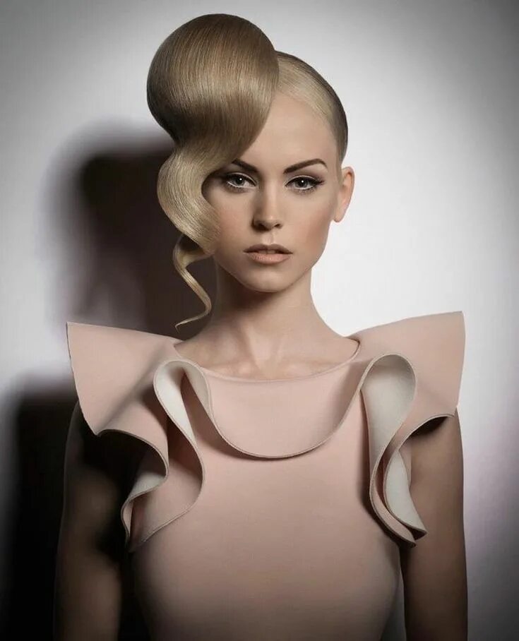 Подиумные прически 2024 Pin by Patricia Salgado on Fotografia de modas in 2024 High fashion hair, Artist