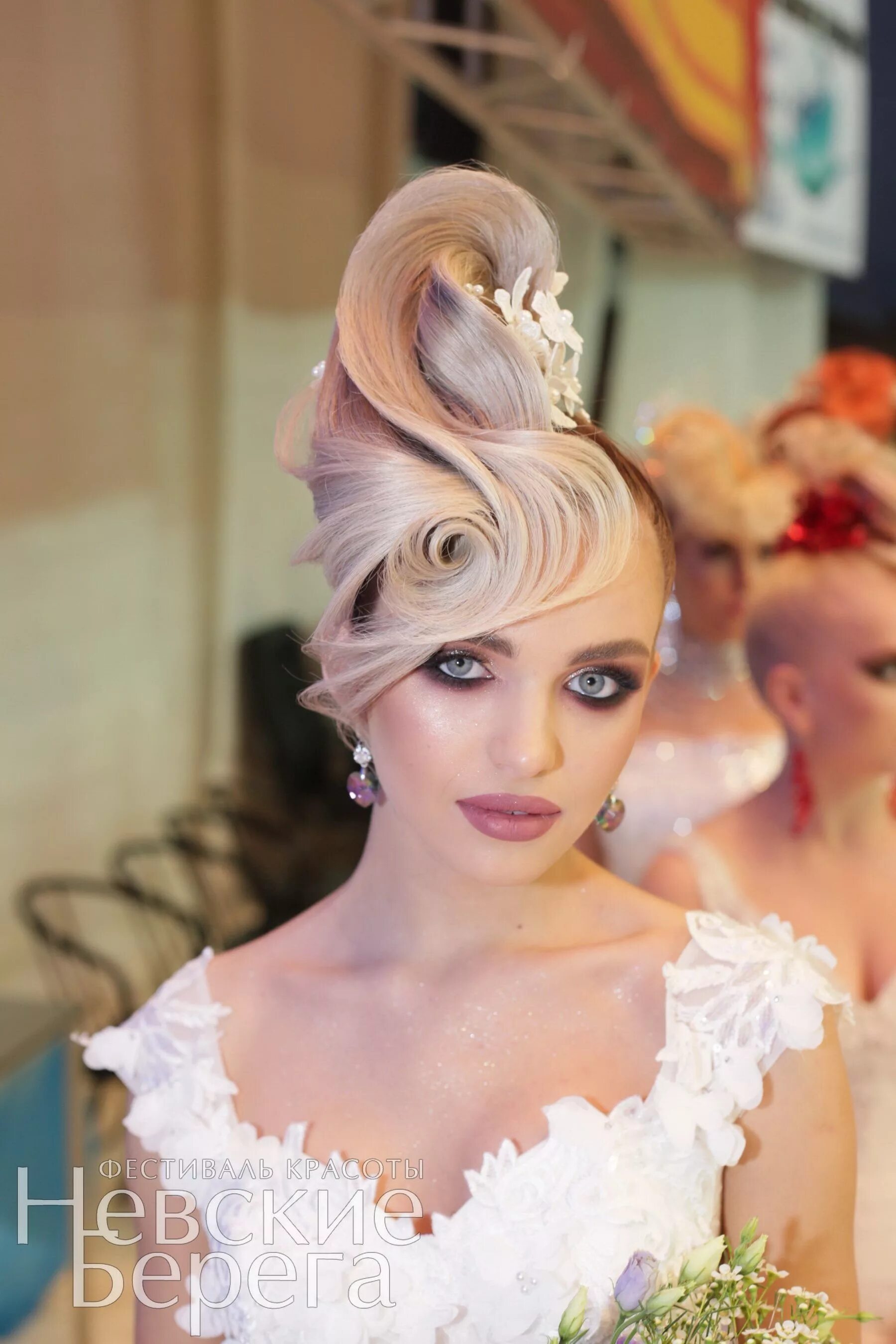 Подиумные прически 2024 Пин на доске wigspiration Идеи причесок, Подиумные прически, Прическа для конкур