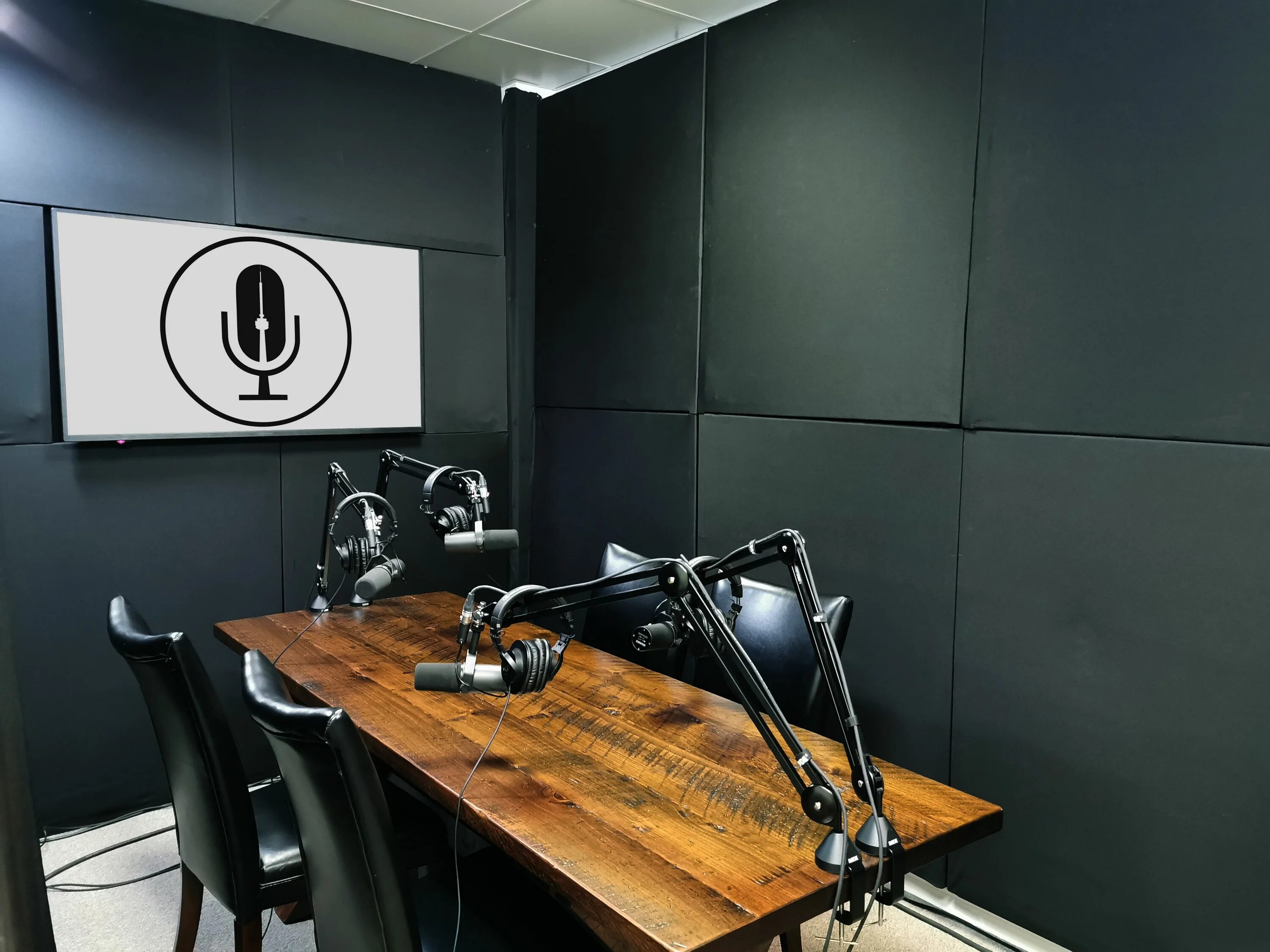 Подкаст про дизайн интерьера Toronto Podcast Studio - Toronto Podcast Studio in 2022 Podcast studio, Home stu