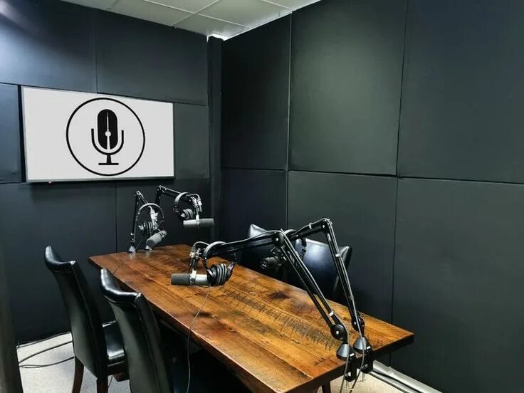 Подкаст студия фото Studio for podcasting em 2023 Estúdio do projeto de gravação, Decoração de estúd