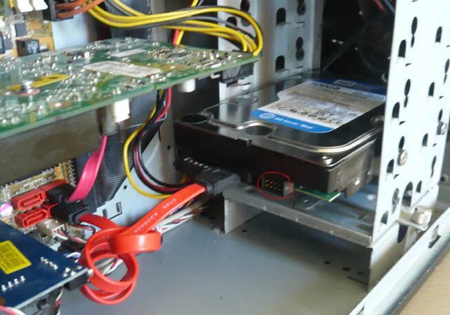 Подключение 2 hdd sata Ответы Mail.ru: Что за разьмем на жестком диске? ( смотреть фото внутри)