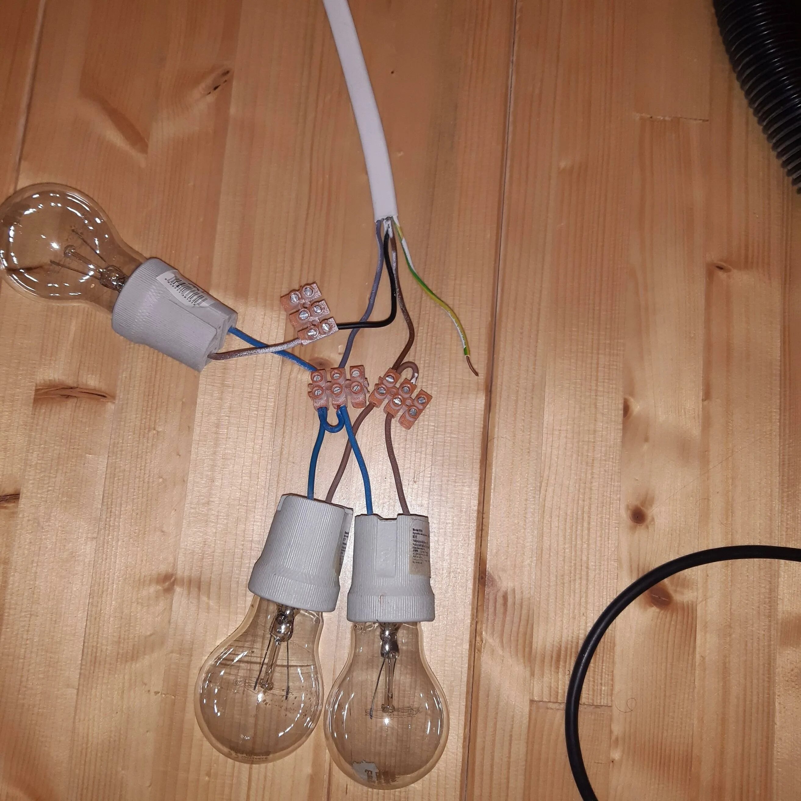 Подключение 3 лампочек к двум проводам electrical - How to wire cables - 2-gang switch 3 lamps - Home Improvement Stack