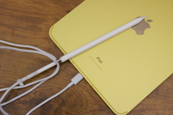 Подключение apple pencil 1 Apple представила Apple Pencil с USB-C. Новый разъем заменяет порт Lightning, ко