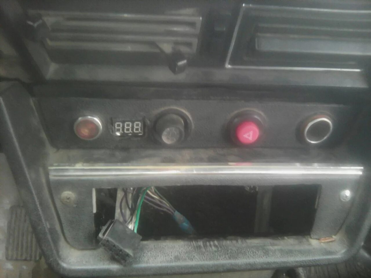 Подключение аварийки ваз 2106 Цифровой вольтметр в ваз 2106 - Lada 21063, 1,6 л, 1982 года аксессуары DRIVE2