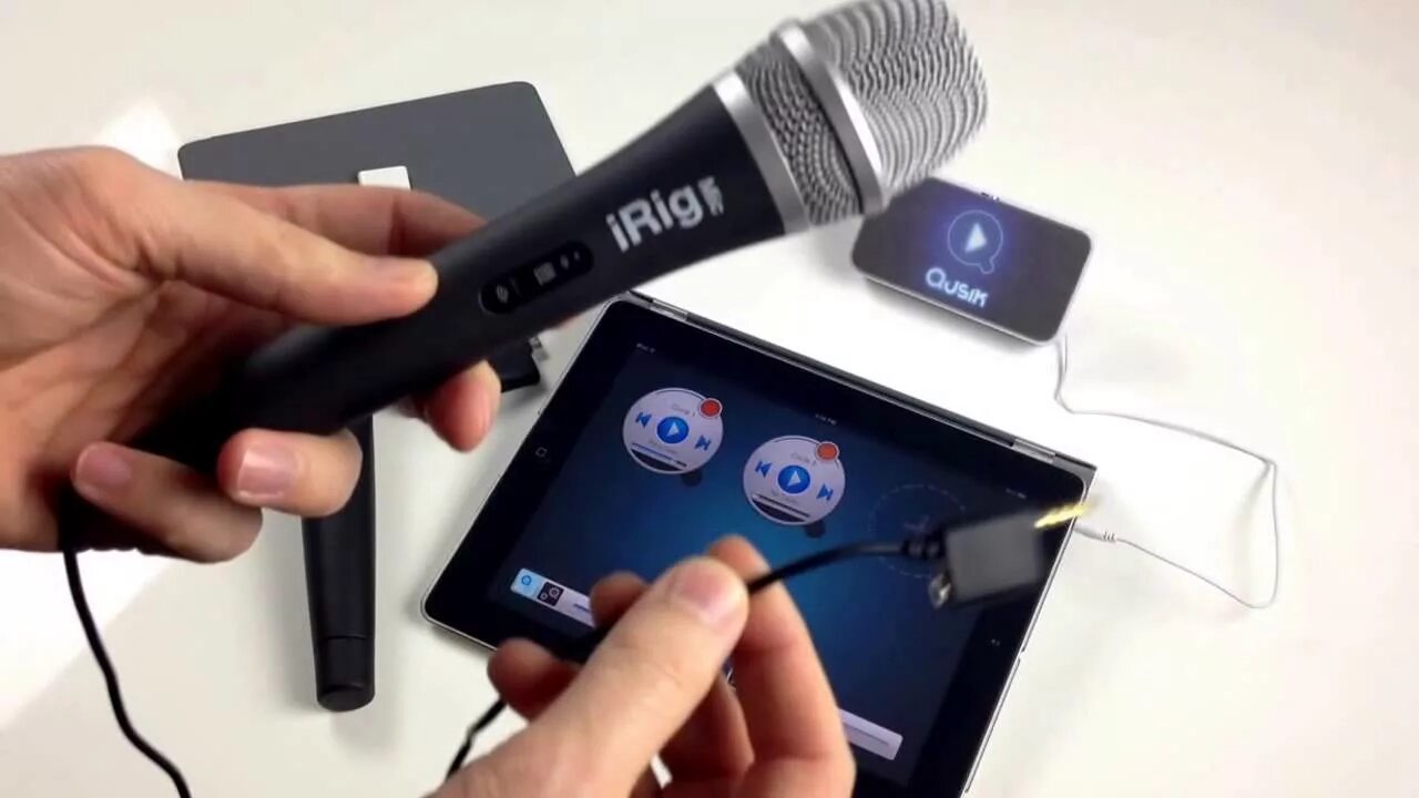 Подключение беспроводного микрофона к телефону Connect a microphone to iPad and iPhone for Qusik DJ Music & Mic - YouTube