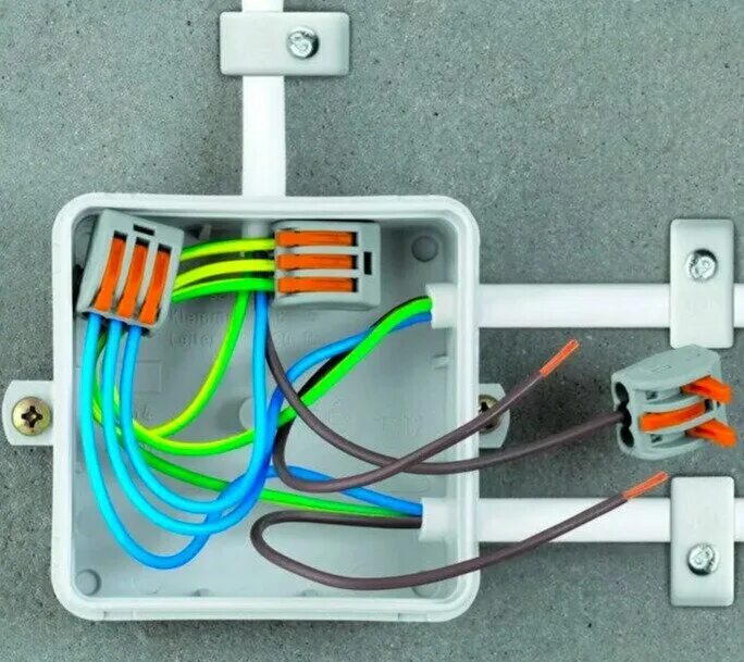 Подключение без распаечной коробки EKF plc-smk-413 Строительно-монтажная клемма СМК 222-413 с рычагом 3 отверстия 0