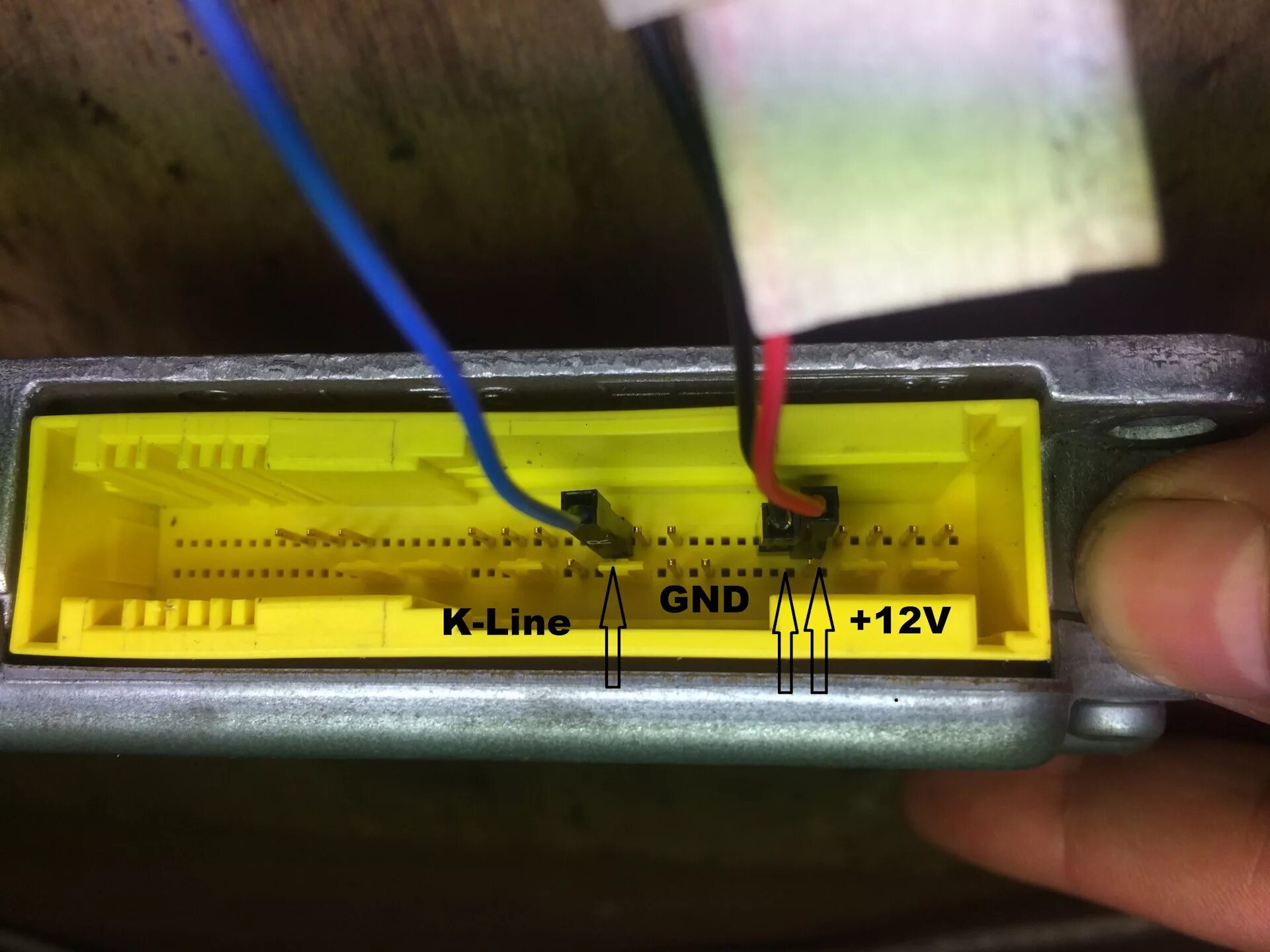 Подключение блока на столе Распиновка блока AirBag 1J0 909 607 VW3 5WK4 - DRIVE2