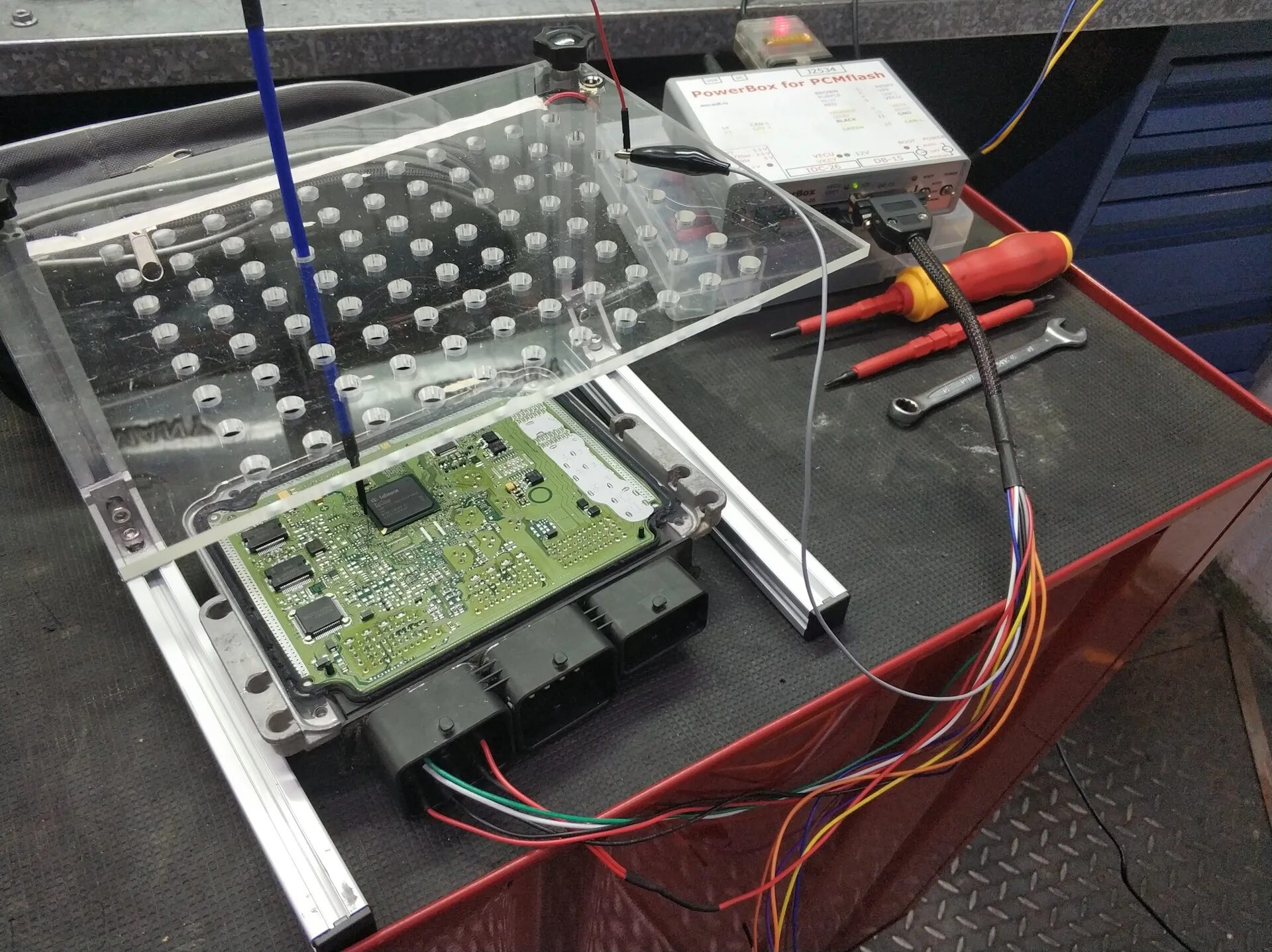 Подключение блока на столе "Француз остановился не добравшись до Москвы", или отключение ЕГР Пежо Партнер -