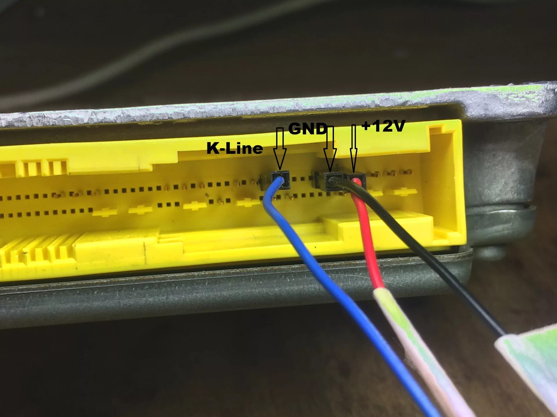 Подключение блока на столе Распиновка блока AirBag 1J0 909 607 VW3 5WK4 - DRIVE2