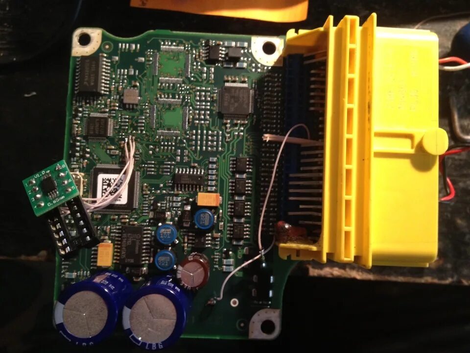 Подключение блока на столе "Чужой" блок управления airbag 5N0959655R VW10 на VW Passat 2011. Или многострад