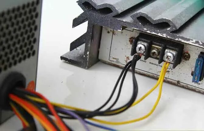 Подключение блока питания Подключение автоусилителя к компьютерному блоку питания