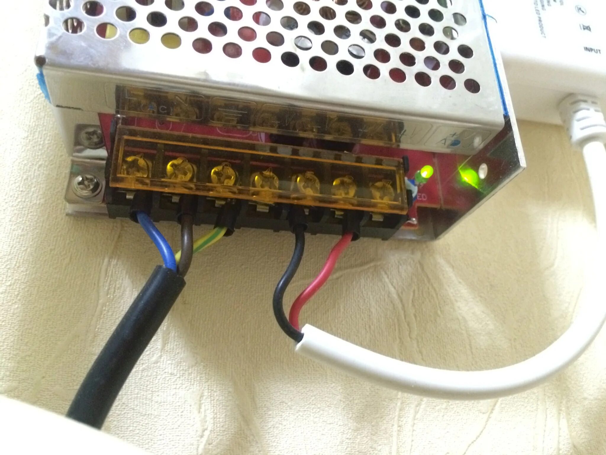 Подключение блока питания к розетке Обзор от покупателя на Блок питания для светодиодной ленты Gauss LED STRIP PS 15